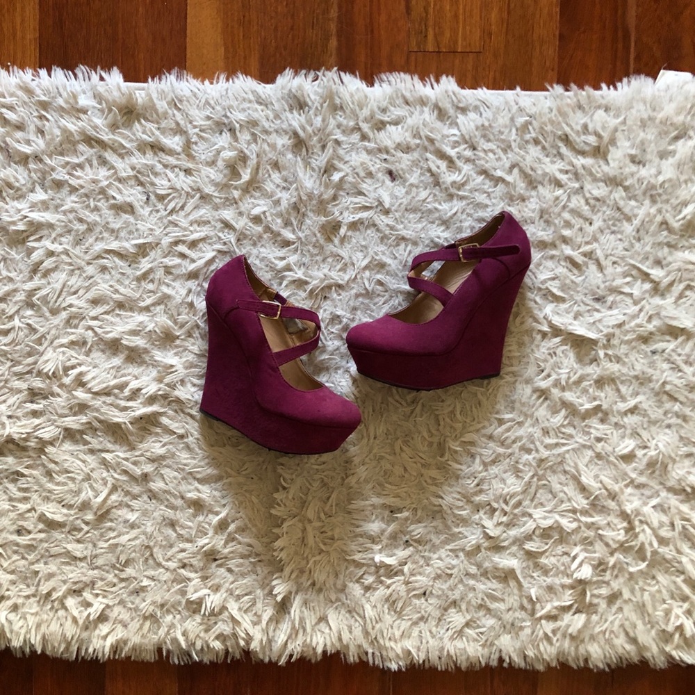 CHARLOTTE RUSSE: Magenta strap wedges